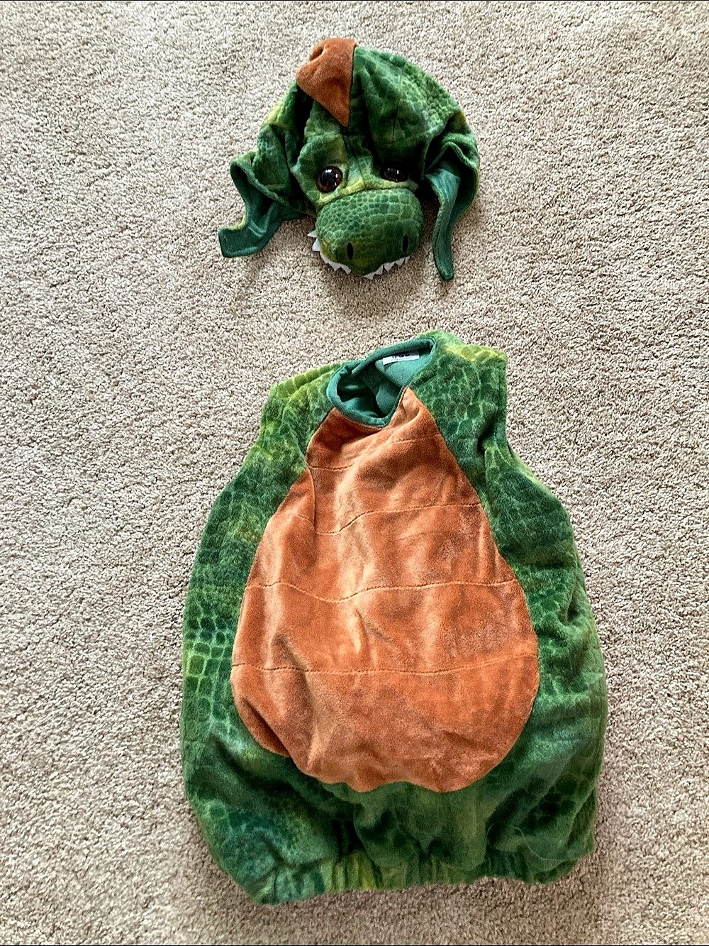 Spirit Dinosaur Costume Green boys/girls  12-18 M Like New